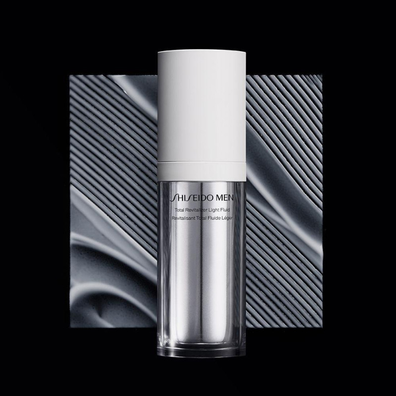 Men Total Revitalizer Light Fluid 70 Ml