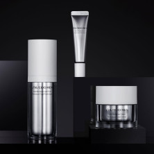 Men Total Revitalizer Light Fluid 70 Ml