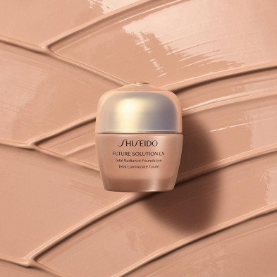 Future Solution Lx Total Radiance Foundation 3-Golden