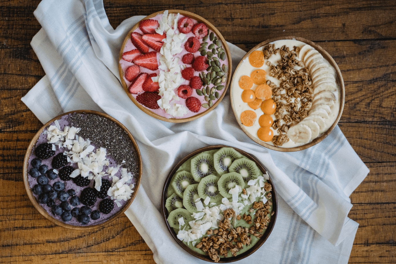 Desayunos saludables con frutas y cereales integrales