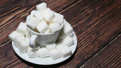 ¿Qué es la sucralosa? Beneficios, riesgos y cómo afecta tu salud.
